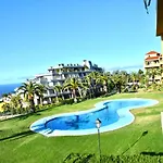 Vista Mar Azul Elegante Y Acogedor